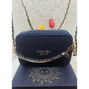CHANEL BEUATE COSMETIC BAG WITH CHAIN NIB
